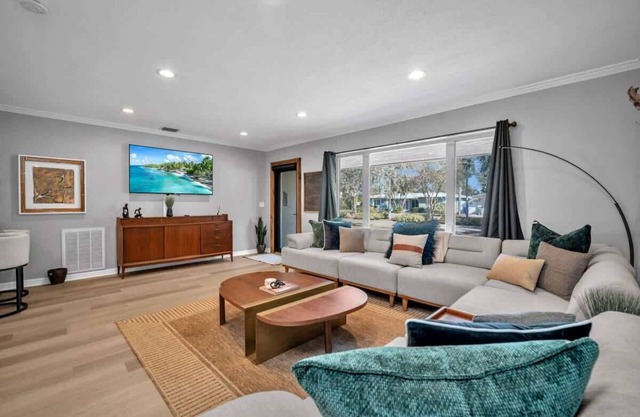 Newly Renovated - Sunny Family Haven in Pompano