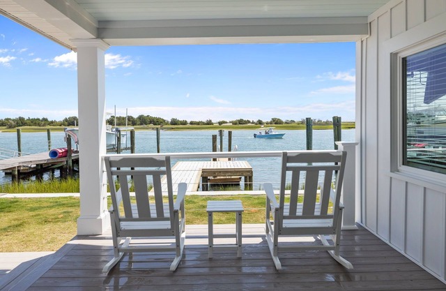 NEWLY RENOVATED Sound Front Home with Dock in Downtown Beaufort, NC (Creek Watch)