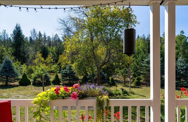 Newly renovated country home in the middle of Paradise!