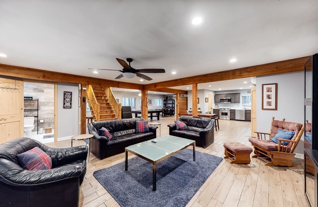 Newly-updated 3,200-square-foot mountain home with sauna & firepit - dogs OK