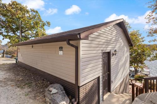 Newly Updated Interior, Sunroom w/Hot Tub, Deck, Deep Water Dock, Boat & PWC Slips