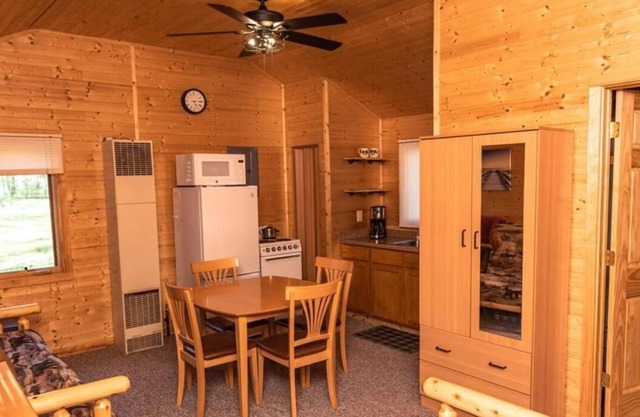 Newly updated knotty pine cabin, within walking distance from Houghton Lake.