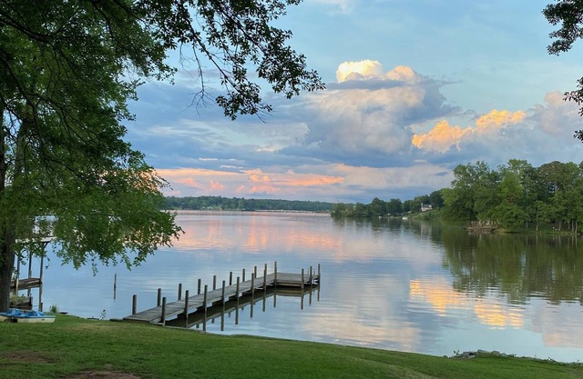 Escapada familiar frente al lago en el lago Greenwood