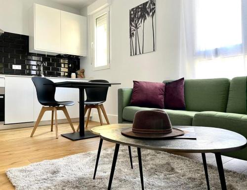 Next to Calle de Goya, quiet and very chic