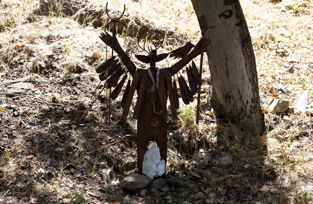 Next to Matilija Creek, swimming holes, hot springs, 10 minutes to DT Ojai!