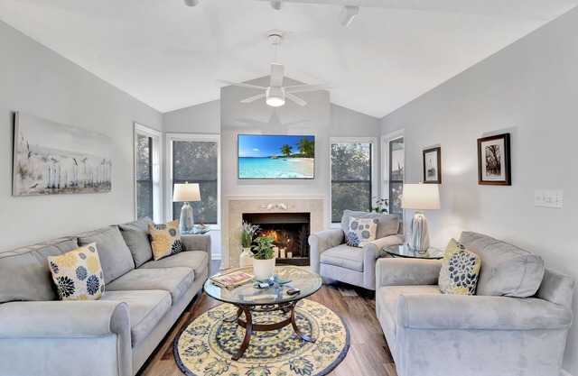 Nice 3 bedroom condo located in Harbour Oaks