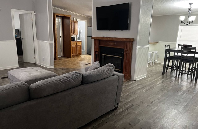 Nice 3-bedroom home near Lake Charles in Sulphur!