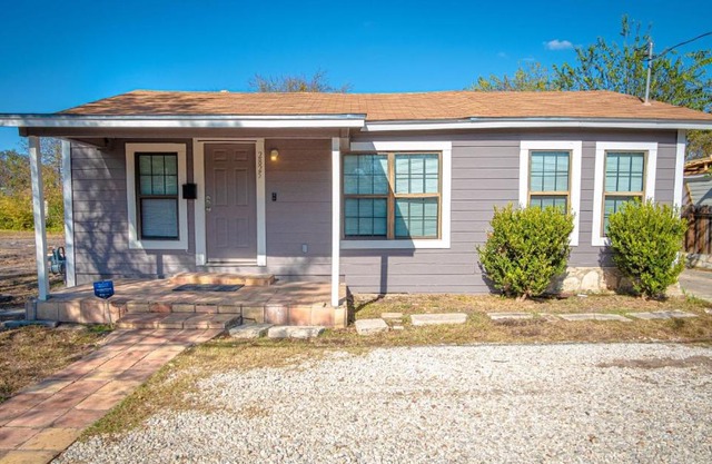 Nice 3B 2BA Near Downtown 2 Min AtandT Center