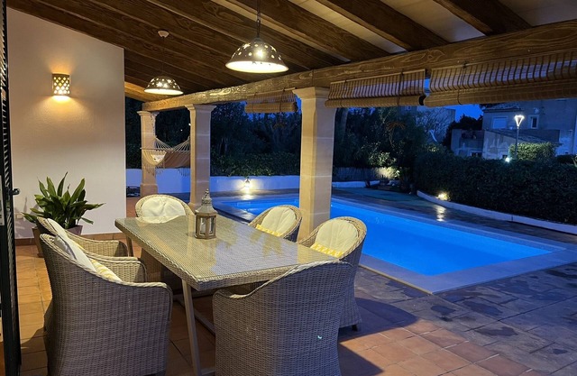 BONITA Y ACOGEDORA CASA CON PISCINA, BICICLETAS, JUEGOS