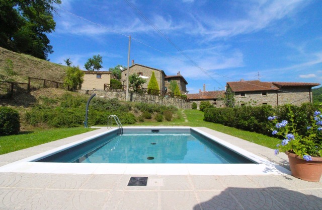 Bonito apartamento para 4 personas con piscina privada, WIFI, TV y mascotas permitida