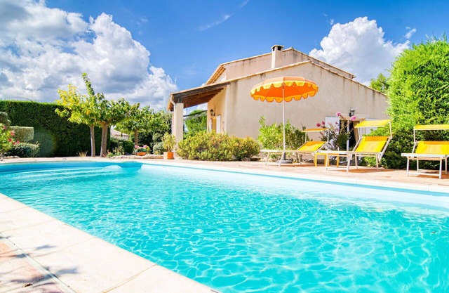 Hermoso apartamento para 8 personas con WIFI, piscina privada, TV y terraza