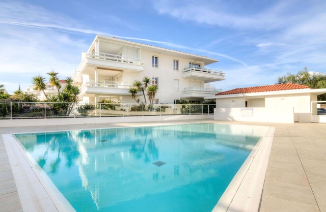 Hermoso apartamento para 2 personas con A/C, WIFI, piscina, TV, terraza y aparcamiento