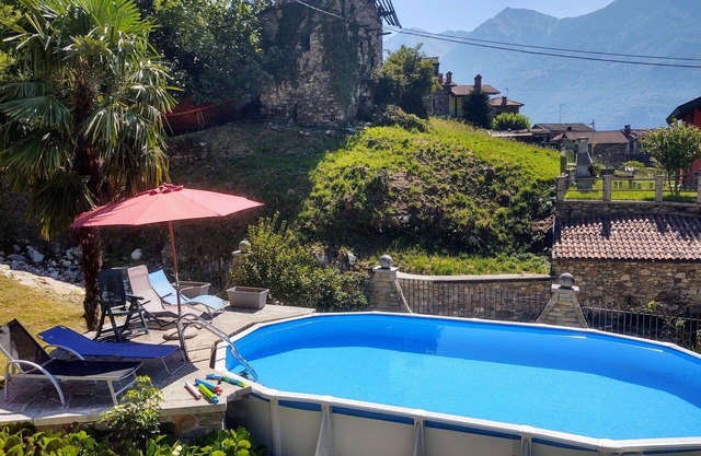 Acogedor apartamento para 4 personas con WIFI, A/C, piscina, TV, terraza y mascotas permitida