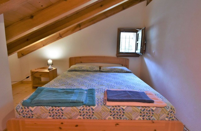 Acogedor apartamento para 5 personas con WIFI, A/C, TV, patio y mascotas permitida