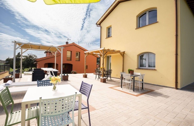 Precioso apartamento en villa para 5 personas con piscina, WIFI, A/C, TV y patio