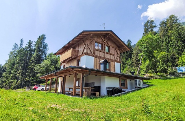 Hermoso apartamento en villa para 8 personas con WIFI, TV, patio y vista panorámica