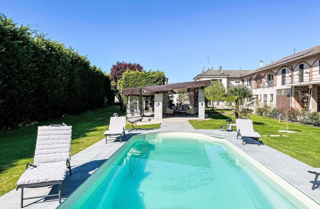 Bonito apartamento para 4 personas con piscina, WIFI, TV, patio y mascotas permitida