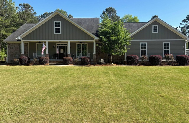 “Nice Catch” Spacious 5-bedroom house in peaceful Appling