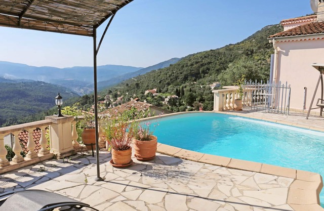 Niza: tranquila villa con piscina privada y vistas espectaculares