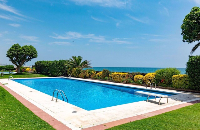 Hermoso apartamento para 6 personas con piscina, WIFI, TV, balcón y aparcamiento