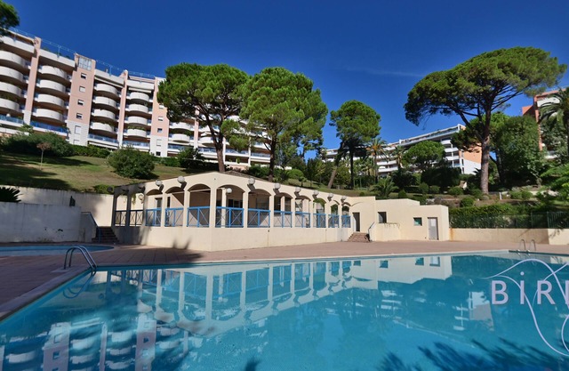 Nice flat in a domain offering many activities