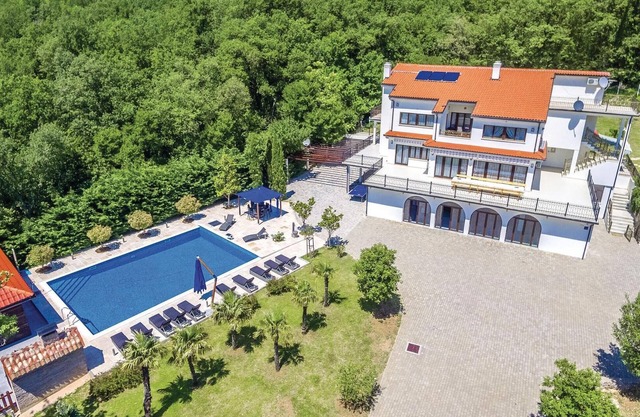 Bonita casa en Bribir con sauna.