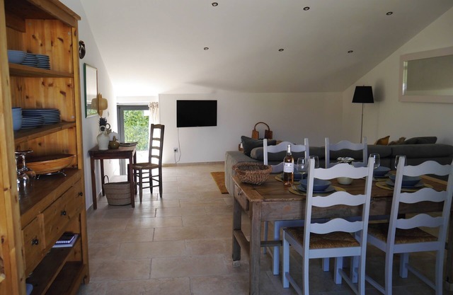 Bonito pequeño mazet provenzal con piscina privada