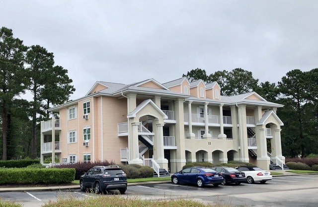 Nice room with mini kitchen in prestigious Brunswick Plantation Golf.