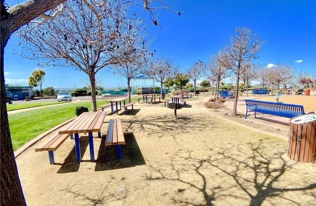 Nice Studio w/ Private Entrance & Yard