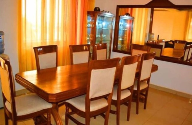 Bonita villa en alquiler, en la cima de la colina Kigali y hermosa vista.