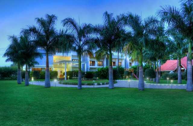 Kings Resort & Spa - Near BRT Wildlife