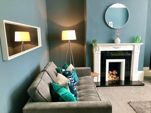 No 7 - Sunderland 3 Bed House with Parking, Sleeps 7, Quiet Location