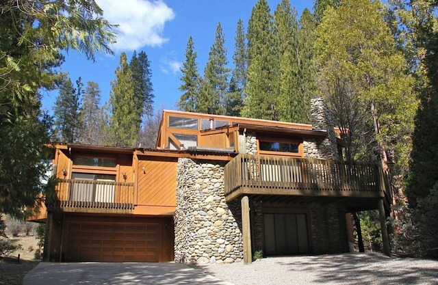 FRANK LLOYD WRIGHT INSPIRED HOME DENTRO DE YOSEMITE NAT'L PARK-CENTRAL A / C-3 DECKS.