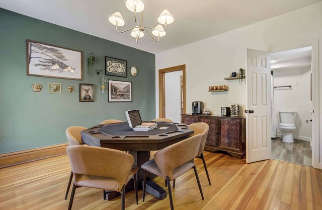 Noble Crest! Apartment w/ Poker Table & Hot Tub