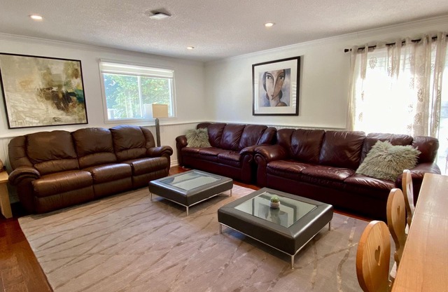 NOHO Estate. A cozy farmhouse retreat just 5 minutes from downtown Collingwood!