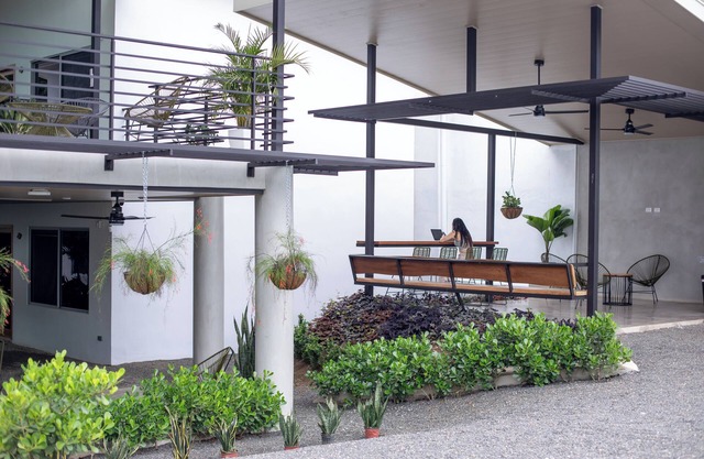 Nomad Living CR