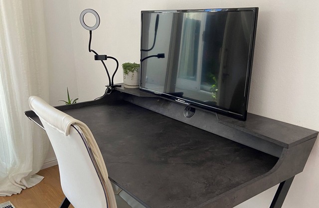 Nomads! Workspace, WiFi, Cafes, Co-working, Table Mtn. Mnthly discounts!