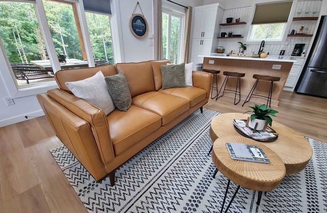 Nook by the Brook: Cabaña de 2 dormitorios con A/C, Wi-Fi en Boomer