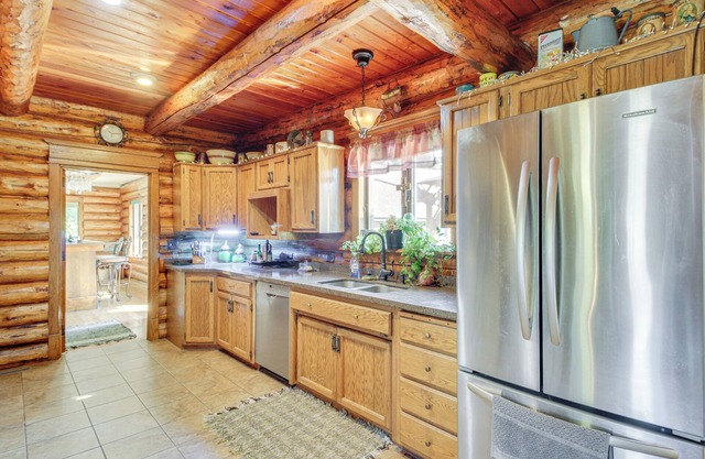 North Dakota Log Home w/Private Deck & Sauna!