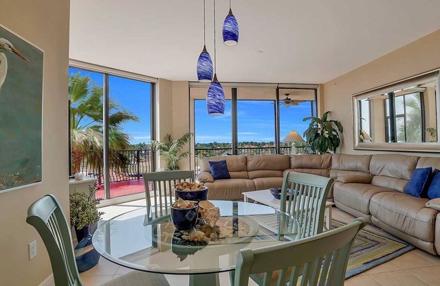 North facing luxury 3/2 condo overlooking the marina