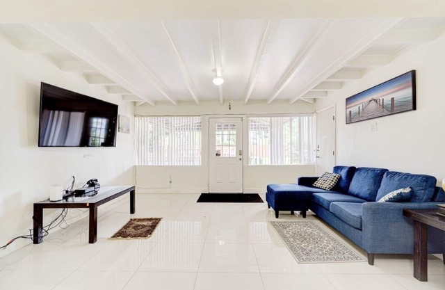 North Miami Getaway Near Downtown!