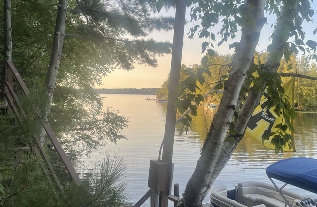 Northwoods 4 bedroom cabin on SE corner of Eagle Lake