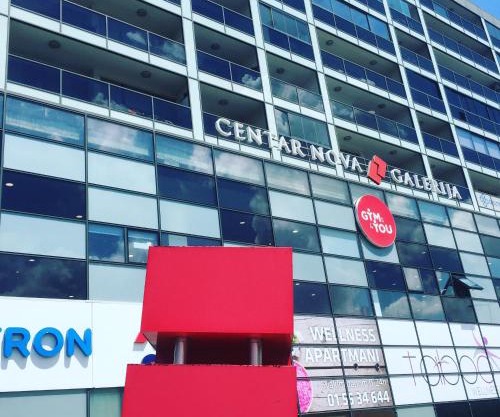 Nova Galerija Studio Ema i Apartman Anita- parking in garage