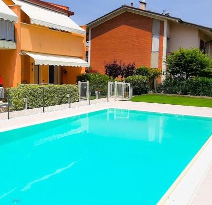 Nuova casa al lago con piscina