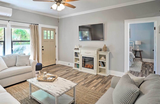 NEW-Downtown Ukiah Cottage, 5 Mi al lago Mendocino