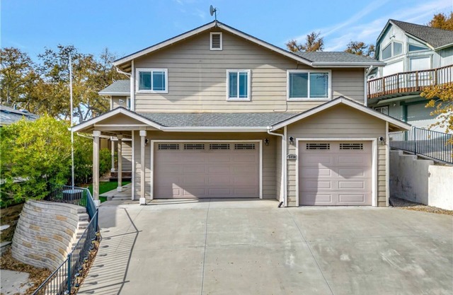 Oak Shores Sleeps 14, Game Room, Hot Tub, Lake Home, Putting Green, Basketball.