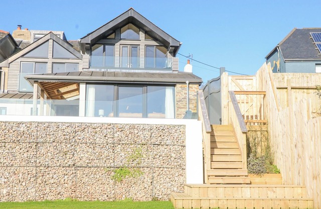 OAKLEIGH, pet friendly, luxury holiday cottage in Blackawton