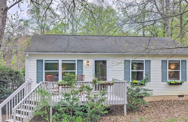 ‘Oakley Cottage’ - 4 Mi to Blue Ridge Parkway!
