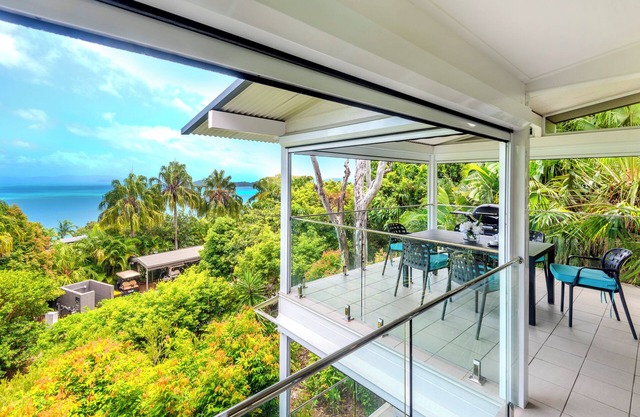 Oasis 15 , Oasis 15 on Hamilton Island