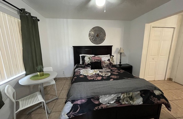 Oasis at Hollywood Unit 8 - Sleep 2